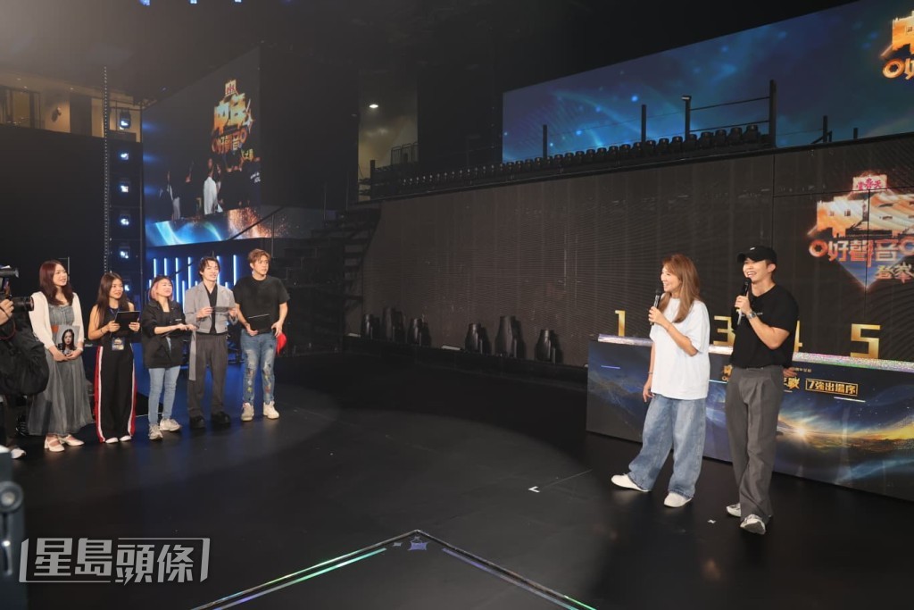 最後七強尹景順、尤淑情、許雲妮、許美琪、吳亦偉、蔡宓婕及鄭家聲齊集啟德體藝館進行「揀選決賽出場次序」。 最後七強尹景順、尤淑情、許雲妮、許美琪、吳亦偉、蔡宓婕及鄭家聲齊集啟德體藝館進行「揀選決賽出場次序」。