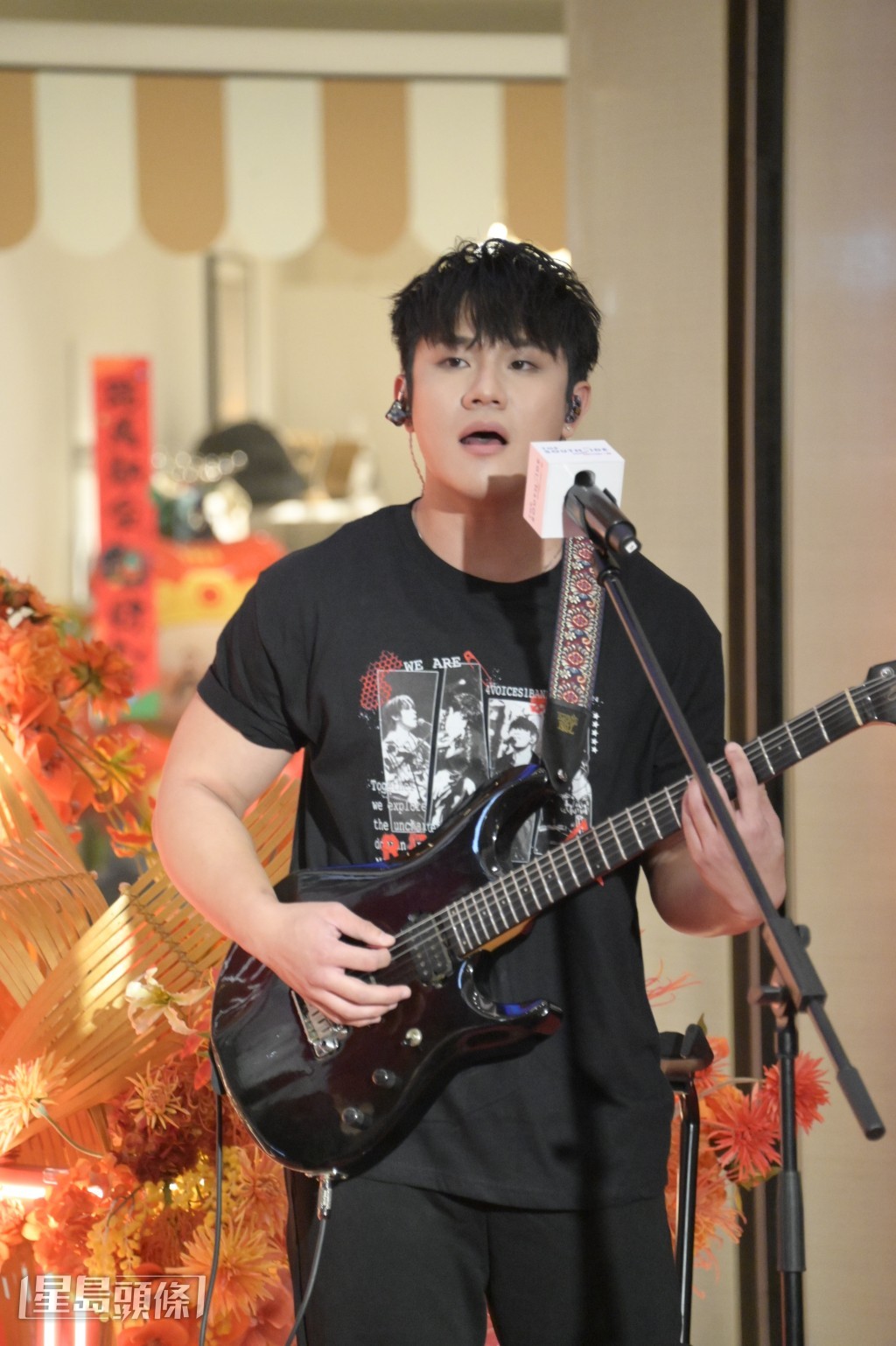 亨仔稱「月入唔過萬」引起熱議,他澄清現在夠生活。 亨仔稱「月入唔過萬」引起熱議,他澄清現在夠生活。