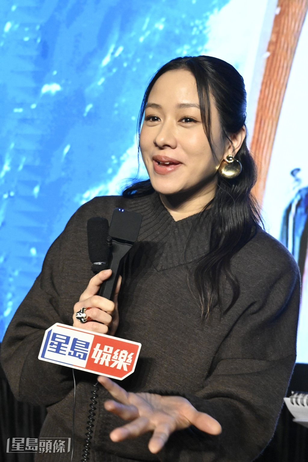 嘉欣表示因未看完電影,不可以作出任何評語。 嘉欣表示因未看完電影,不可以作出任何評語。