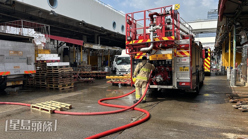 長沙灣魚類批發市場魚類統營處發生火警。蔡楚輝攝