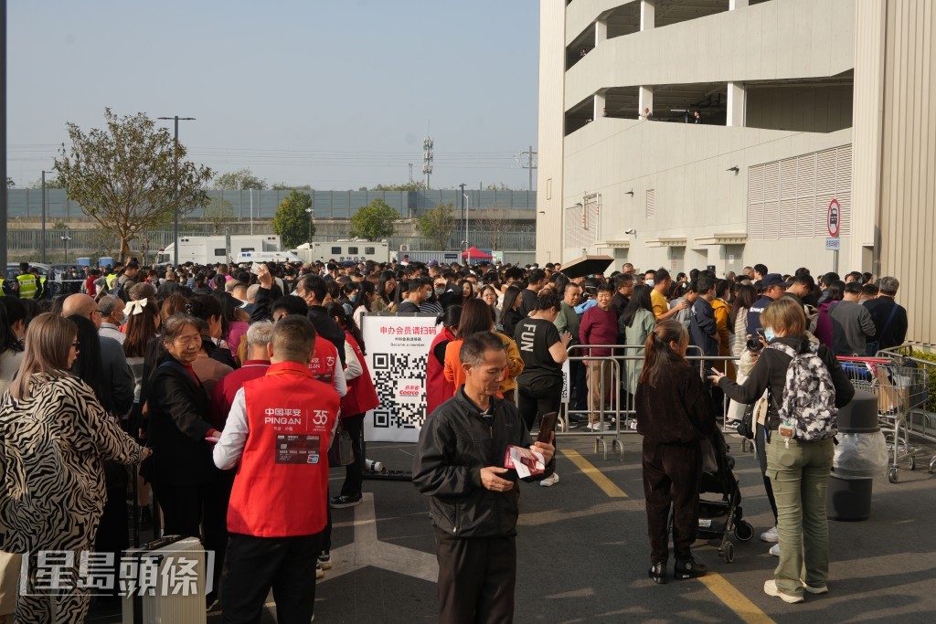 華南首家Costco開幕人山人海。吳艷玲攝