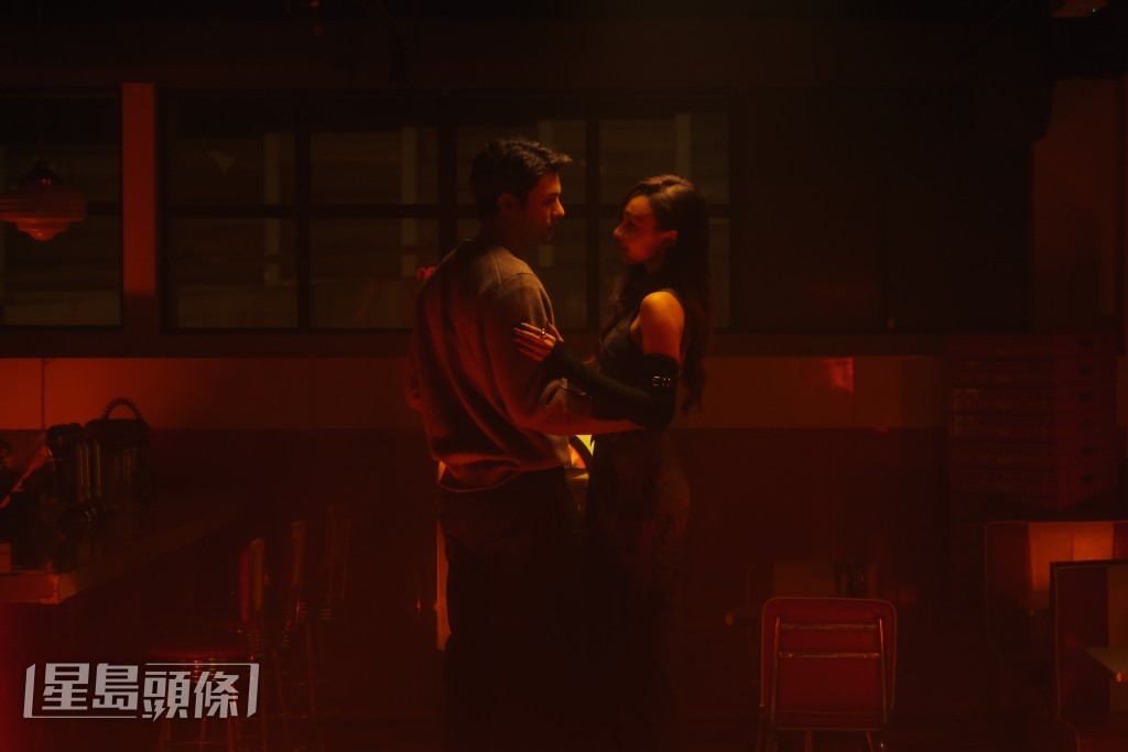 AGA一直十分欣賞鳳小岳及喜愛他在劇集《華燈初上》的演出。