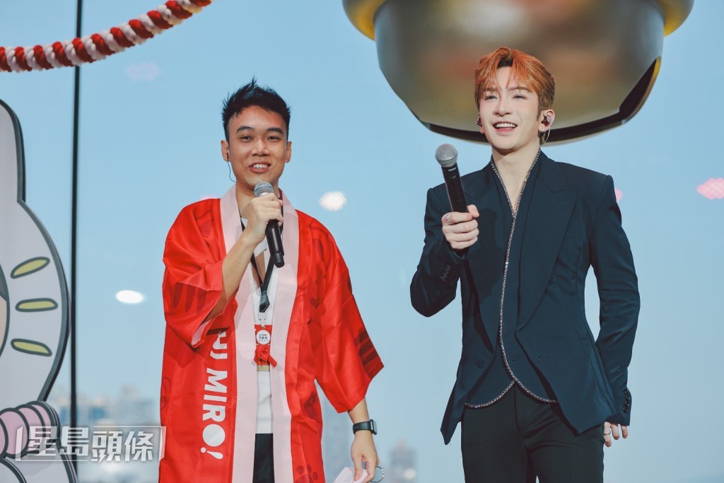 Anson Lo即說：「我鍾意人與人之間的身體接觸，覺得攬或搭膊頭都好有力量。」