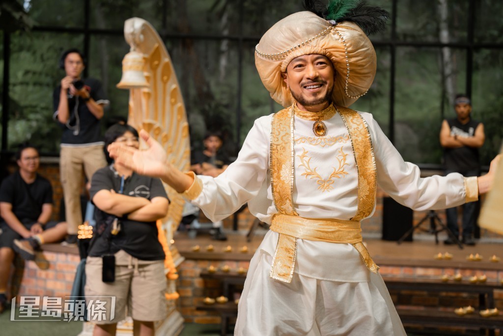 黑仔其中一幕，以蘑菇头印度look现身，十分搞笑。