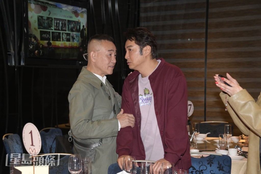 跟林保怡言談甚歡。 跟林保怡言談甚歡。