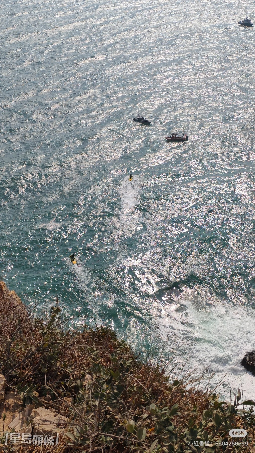 消防小艇在海面搜救。小紅書圖片 消防小艇在海面搜救。小紅書圖片