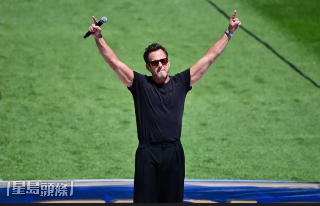 以聲演樂高電影系列中的「蝙蝠俠」而聞名的加拿大男星Will Arnett，發表演說觀迎各國球迷。（美聯社）