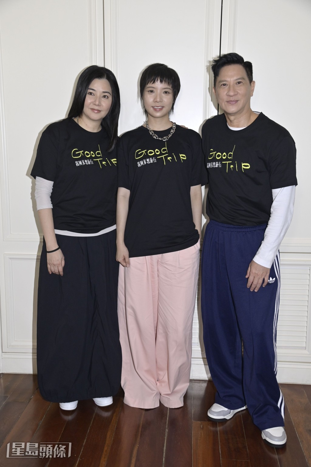 張家輝、蒙嘉慧、鍾雪瑩「一家三口」為新戲宣傳。