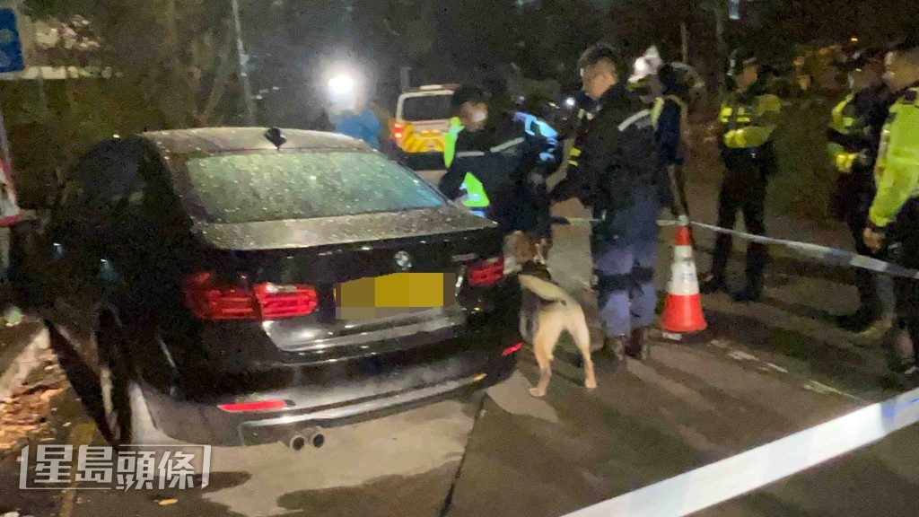 寶馬私家車狂飆11公里失控撞欄。蔡楚輝攝