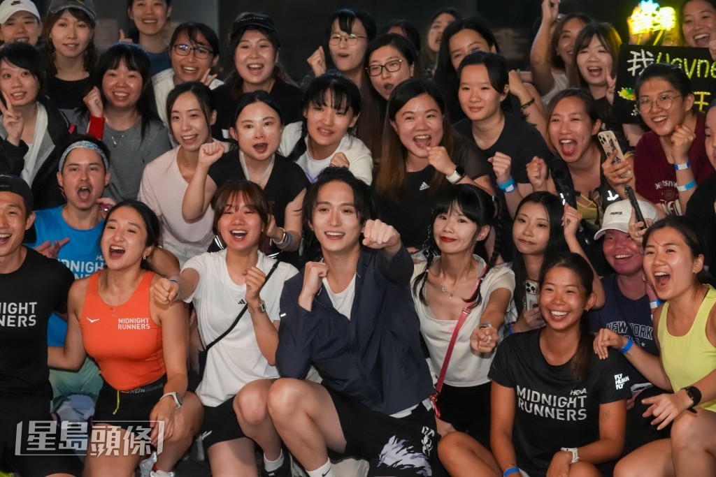 做足熱身的鋒澤,當晚輕鬆完成5公里夜跑。 做足熱身的鋒澤,當晚輕鬆完成5公里夜跑。
