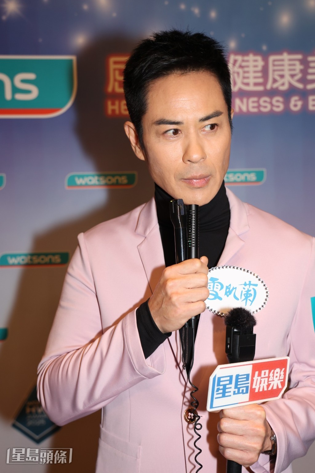 鄭嘉穎說現在專心照顧三位囝囝，只能抽時間做心儀的工作。