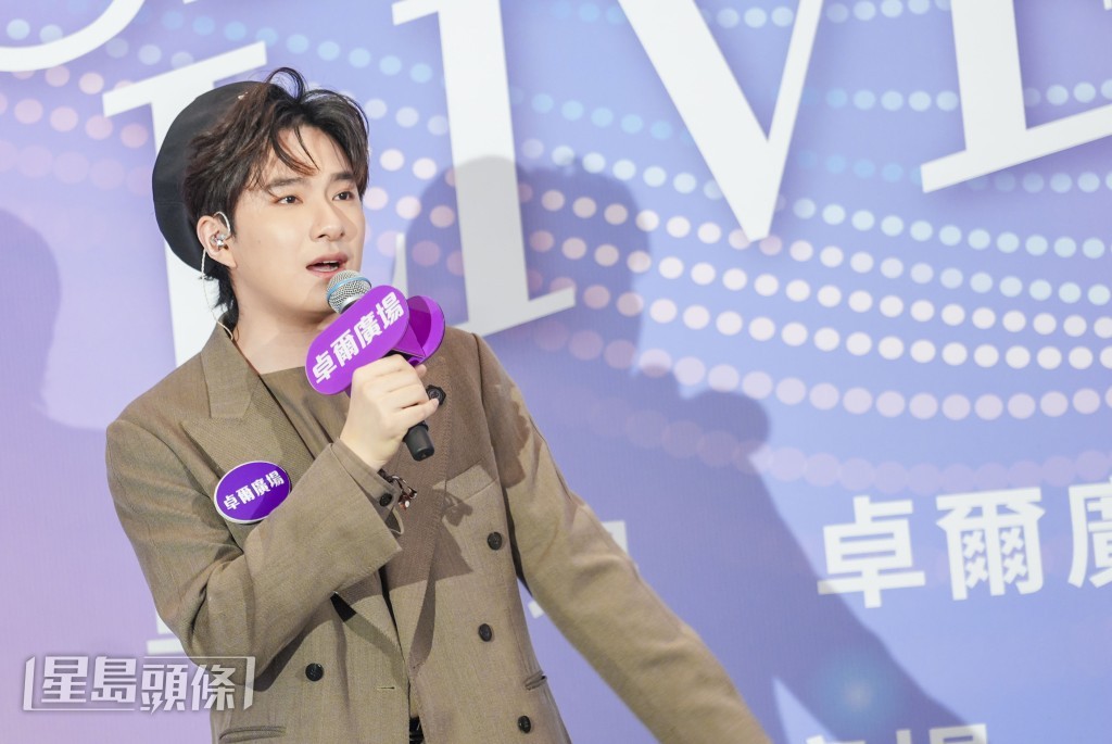 胡子貝（Matt）演唱《老派約會之必要》和《沙龍》。