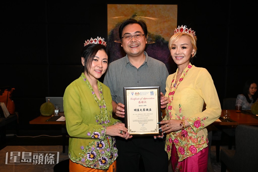  Amy日前聯同合夥人Evians Holdings CEO莊美娥，《榴槤酒店》管理公司《藝龍酒店科技》負責人吳小雄和傳媒飯聚。