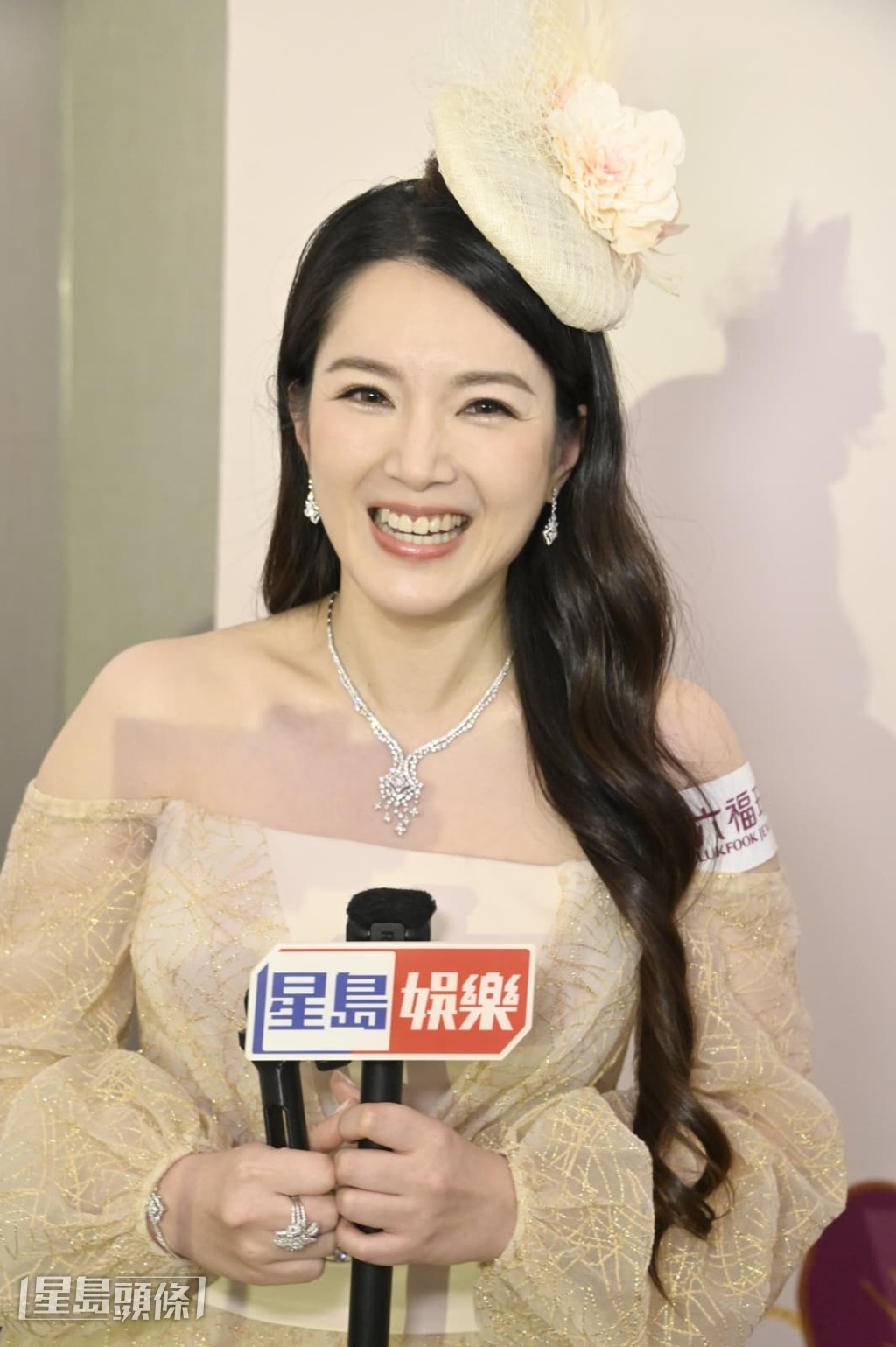 對於TVB劇集《璀璨之城》有大量大尺度性感畫面，她表示還未看，好奇想看一下。