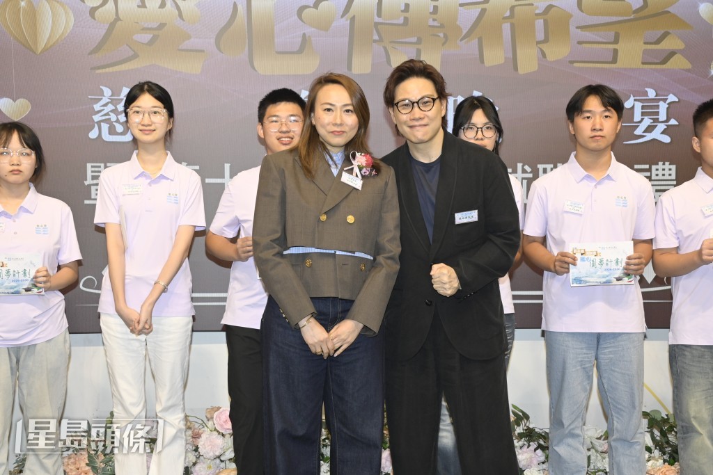 蘇永康與太太為慈善親力親為。