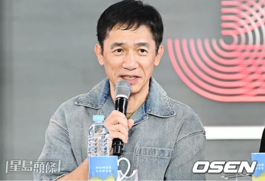 偉仔與韓國影迷重逢，似乎全程心情極靚，笑容滿面。
