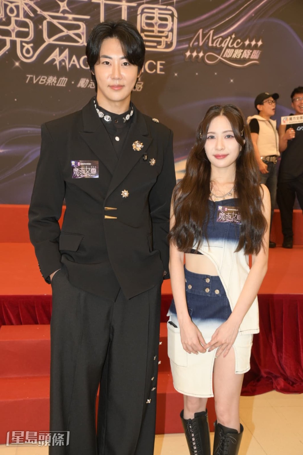  TVB《魔音女團》的評審團之一，YS韓國偶像學院社長Yong Heo及香港首席舞蹈導演Lenna.T 。