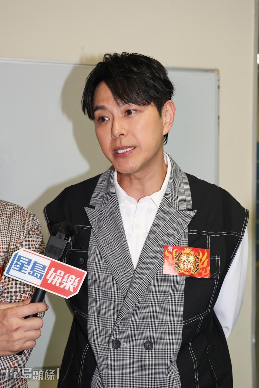 蕭正楠笑謂等囝囝再大少少就帶他去看自己的騷。