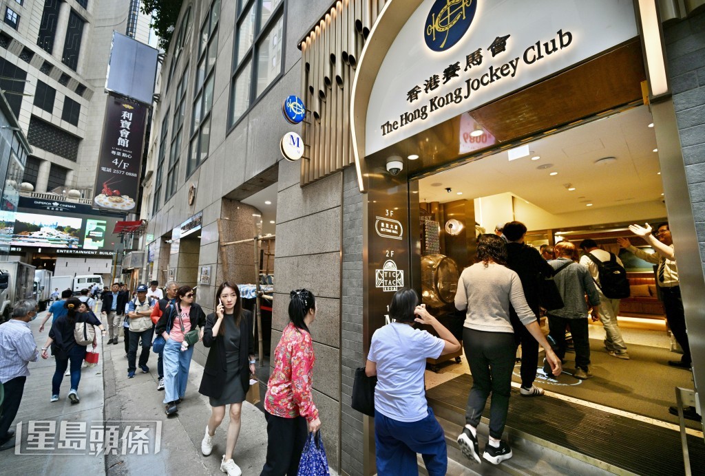為預留更多時間讓顧客購買彩票,原定於9月24日的攪珠將不會舉行。 為預留更多時間讓顧客購買彩票,原定於9月24日的攪珠將不會舉行。