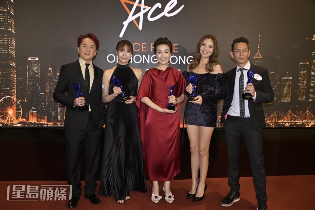 江美儀、車婉婉、俞可程、吳家樂、鄧兆尊一齊合照。 江美儀、車婉婉、俞可程、吳家樂、鄧兆尊一齊合照。
