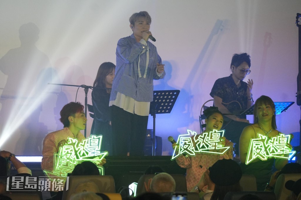 劉威煌藉音樂與粉絲互動達至共融。
