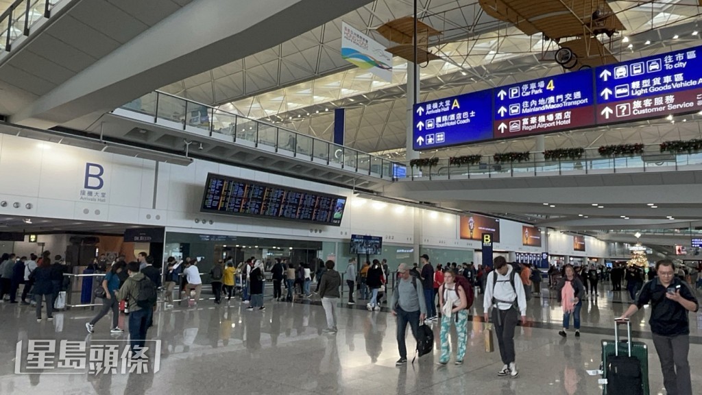 海關在香港國際機場及三個出入境管制站推出「虛擬服務大使」。楊偉亨攝 海關在香港國際機場及三個出入境管制站推出「虛擬服務大使」。楊偉亨攝