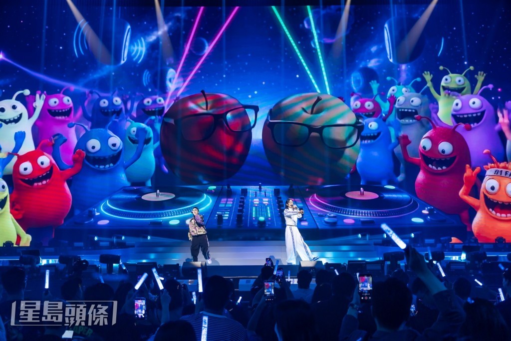 農夫透露完成澳門站後,將與張繼聰籌備全新綜藝舞台Show《人夫集團》。 農夫透露完成澳門站後,將與張繼聰籌備全新綜藝舞台Show《人夫集團》。