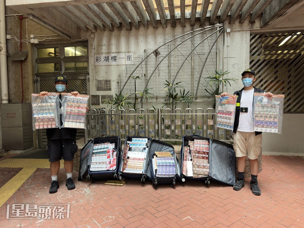 海關人員檢獲的私煙。梁國峰攝 海關人員檢獲的私煙。梁國峰攝