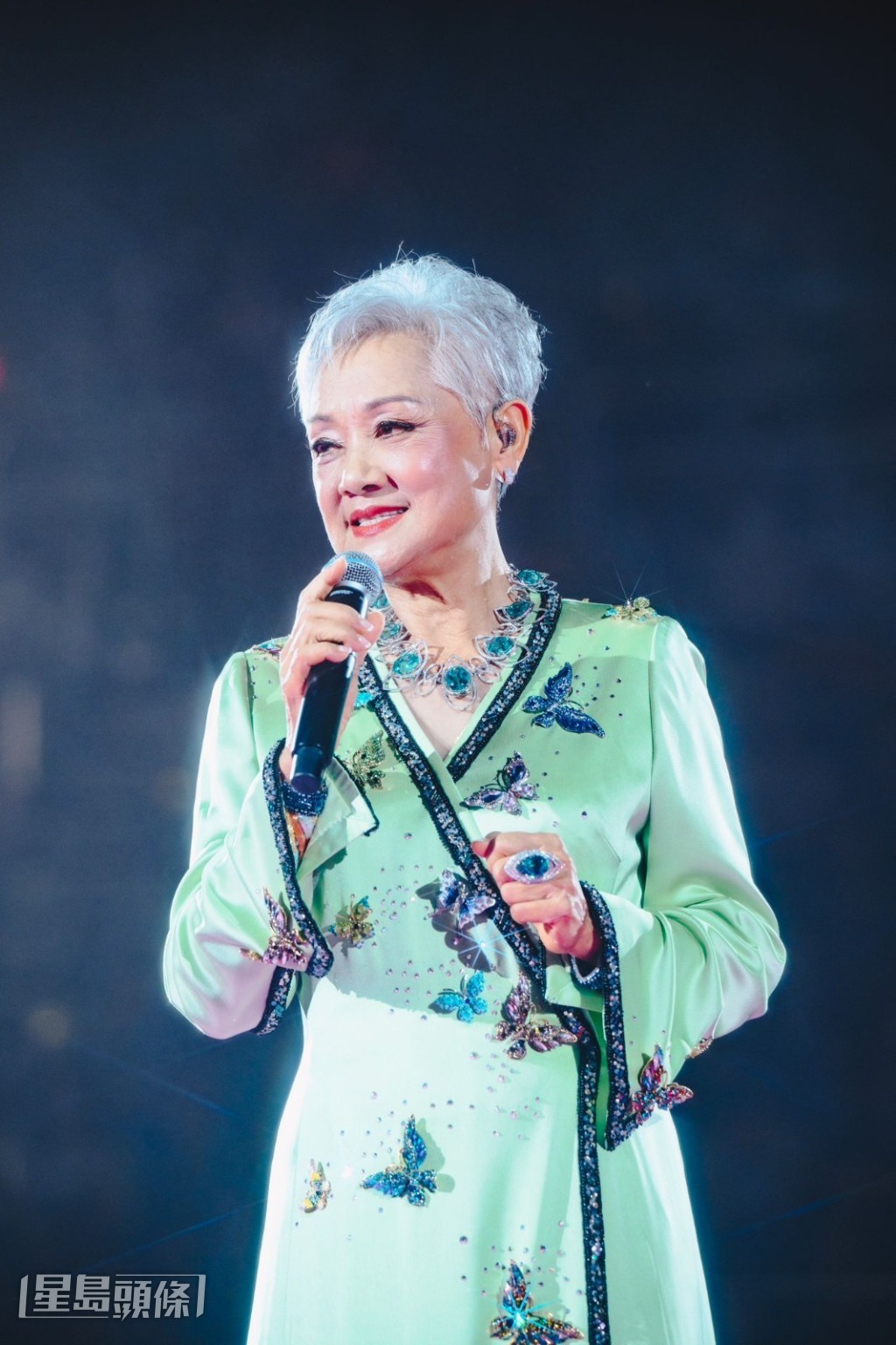而講到首本名曲《上海灘》,Frances分享了一個與霑叔的故事。 而講到首本名曲《上海灘》,Frances分享了一個與霑叔的故事。