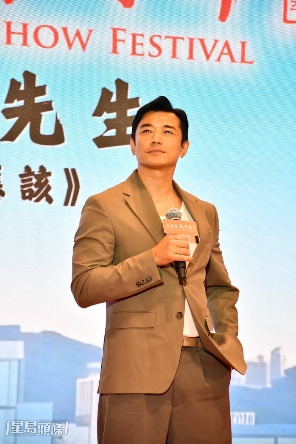 黃長興稱今日唱歌時沒有忘記歌詞，所以給自己80分。