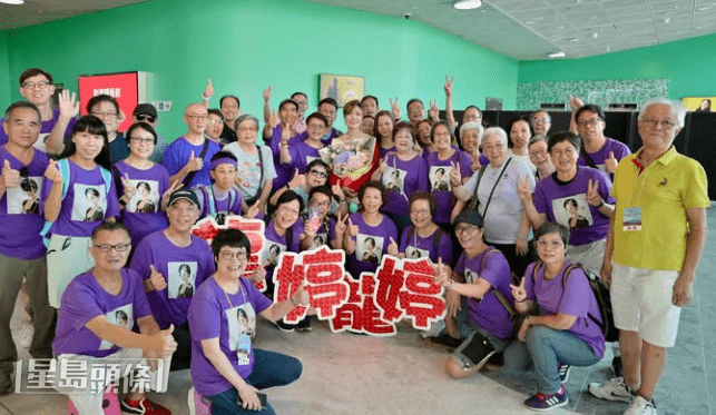 大批粉絲到場支持龍婷。 大批粉絲到場支持龍婷。