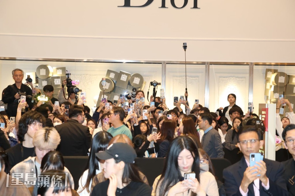 吸引大批粉絲到場，迫爆活動場地。