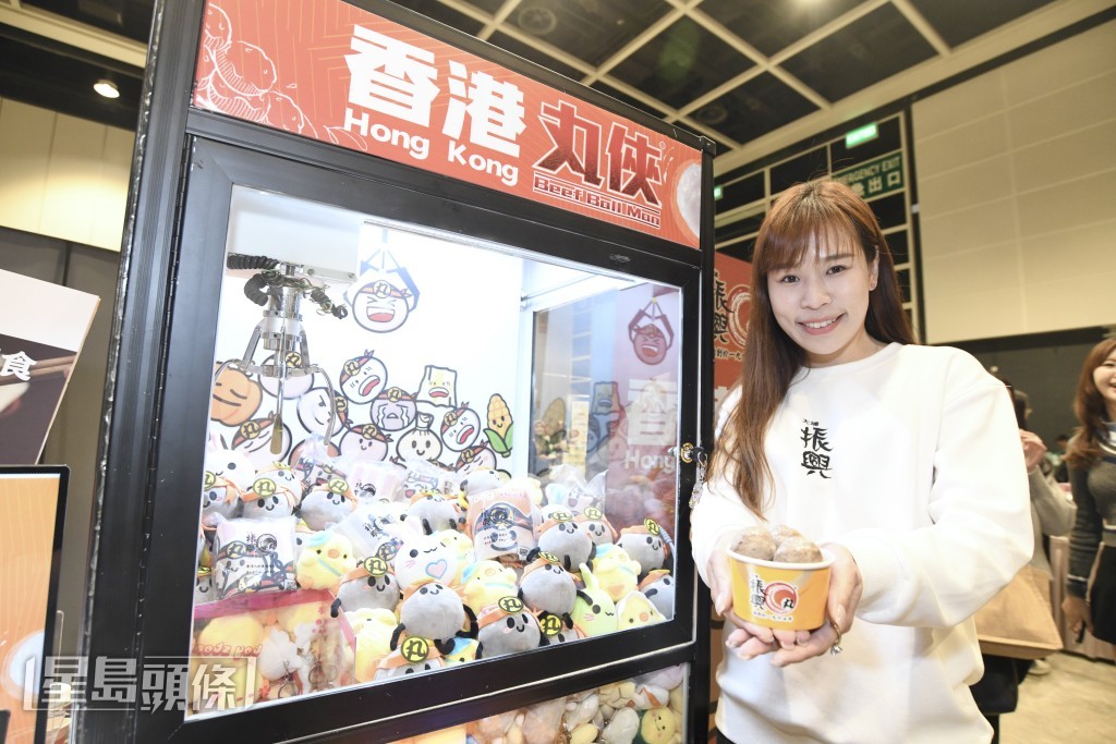 劉小姐稱展覽亦有互動遊戲，首50名顧客可免費參加夾公仔遊戲。