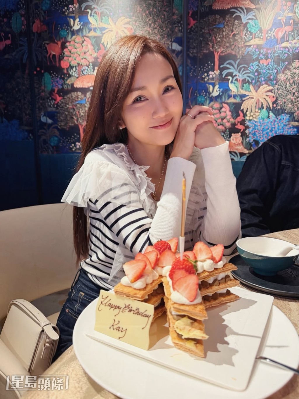 明日(13日)是Kay的49歲生日。 明日(13日)是Kay的49歲生日。