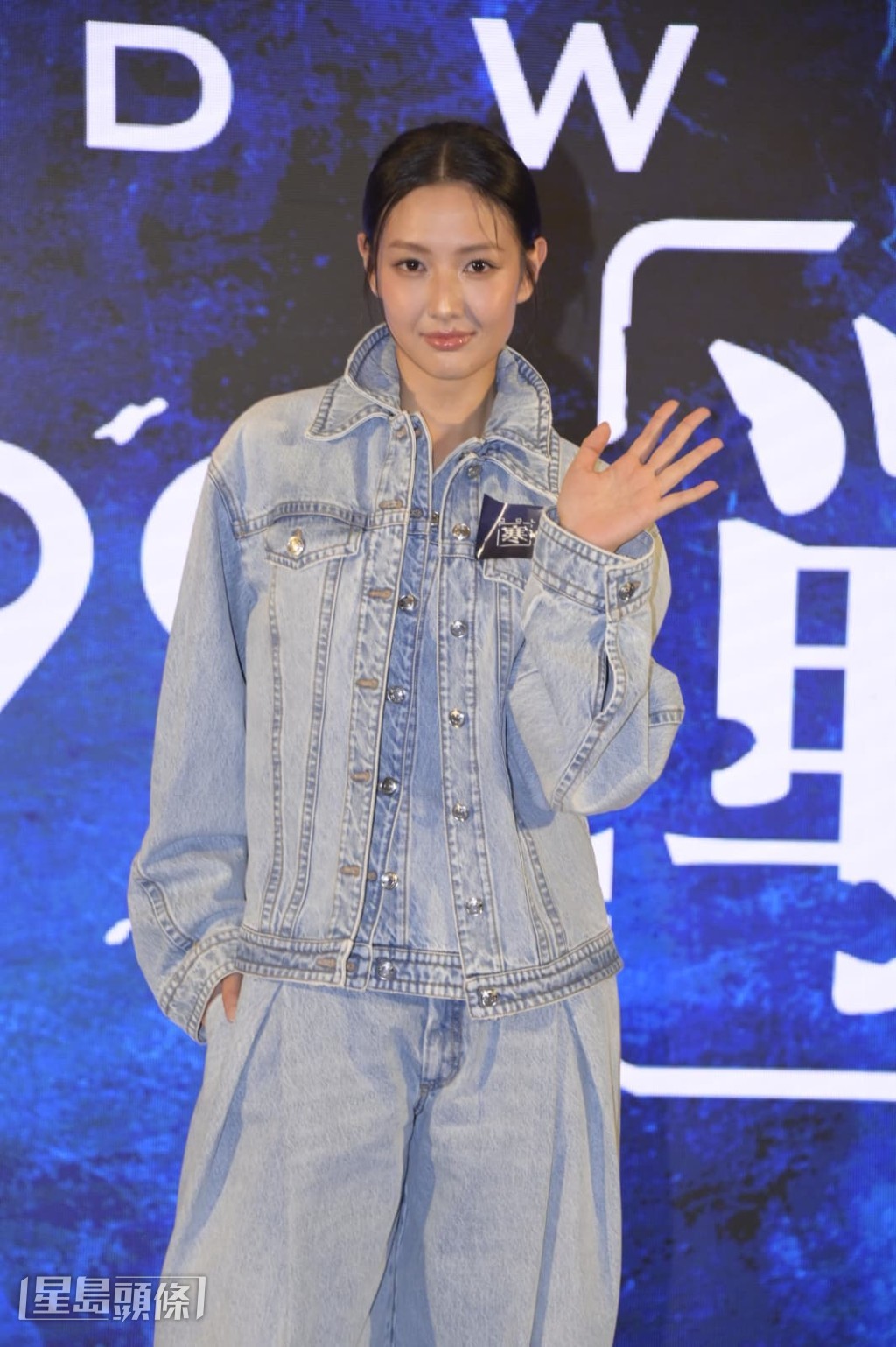 Mandy表示接受槍械訓練三個月,自己在家中經常以噴水壺當槍械練習。 Mandy表示接受槍械訓練三個月,自己在家中經常以噴水壺當槍械練習。
