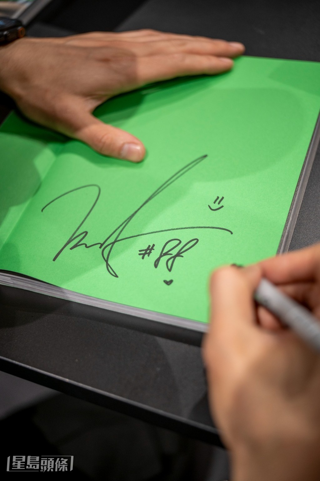 珍藏相集 《days before the bloom》 將於3月初正式推出。 珍藏相集 《days before the bloom》 將於3月初正式推出。