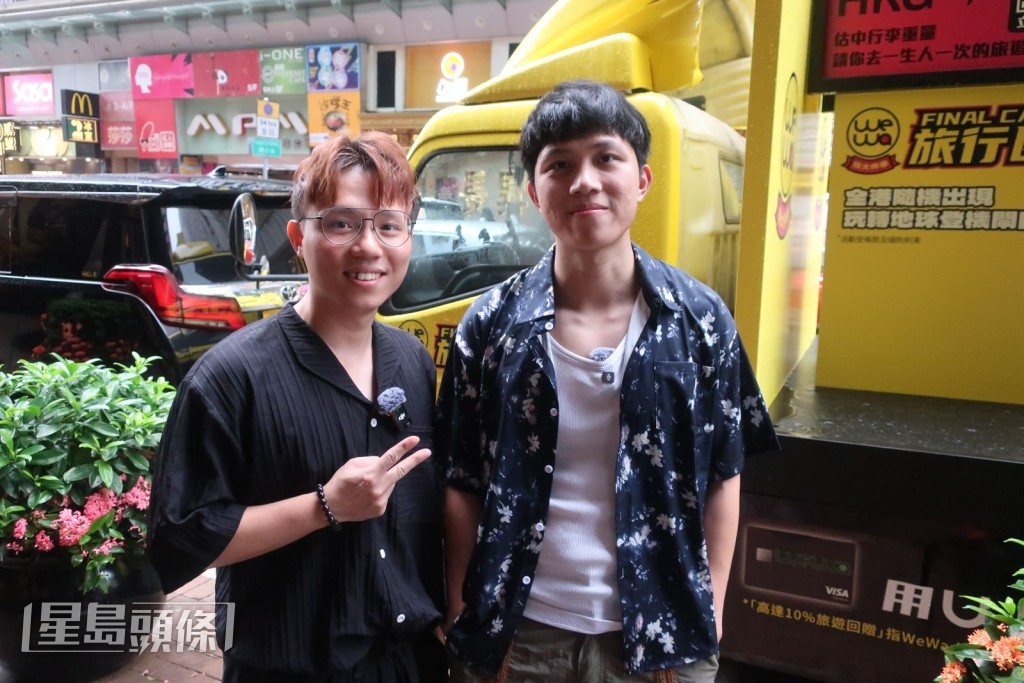 他們接受訪問時被問到,最想和其他成員去哪處旅行,良少和米爺異口同聲說:「斐濟。」 他們接受訪問時被問到,最想和其他成員去哪處旅行,良少和米爺異口同聲說:「斐濟。」