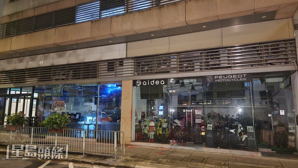 被淋紅油兩店舖位於詩歌舞街83號亮賢居地下。黎志偉攝