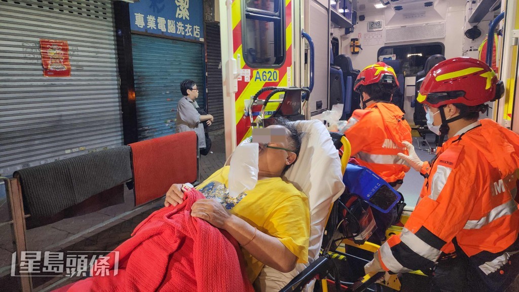 男住戶疑逃生期間哮喘發作，送院治理。黎志偉攝
