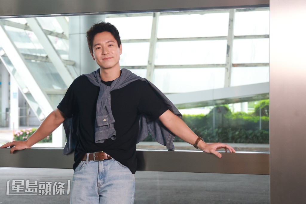 對於《愛·回家之開心速遞》已確定於8月7日正式播出大結局,吳偉豪坦言「好唔捨得」。 對於《愛·回家之開心速遞》已確定於8月7日正式播出大結局,吳偉豪坦言「好唔捨得」。