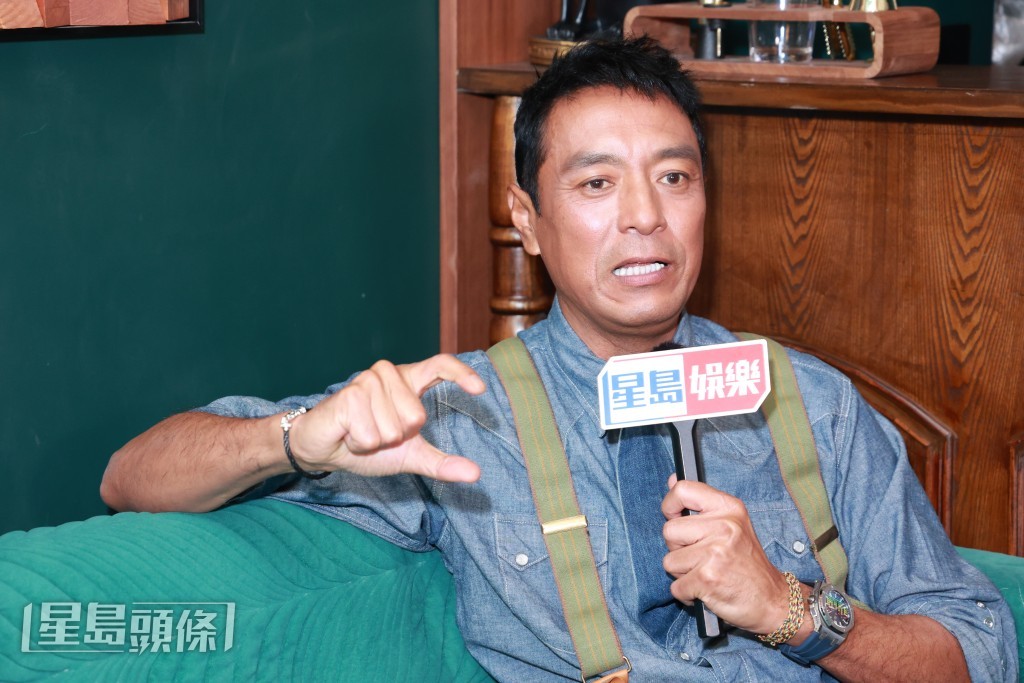 姜皓文透露自己最怕飛曱甴，最核突一次是坐死左隻曱甴。