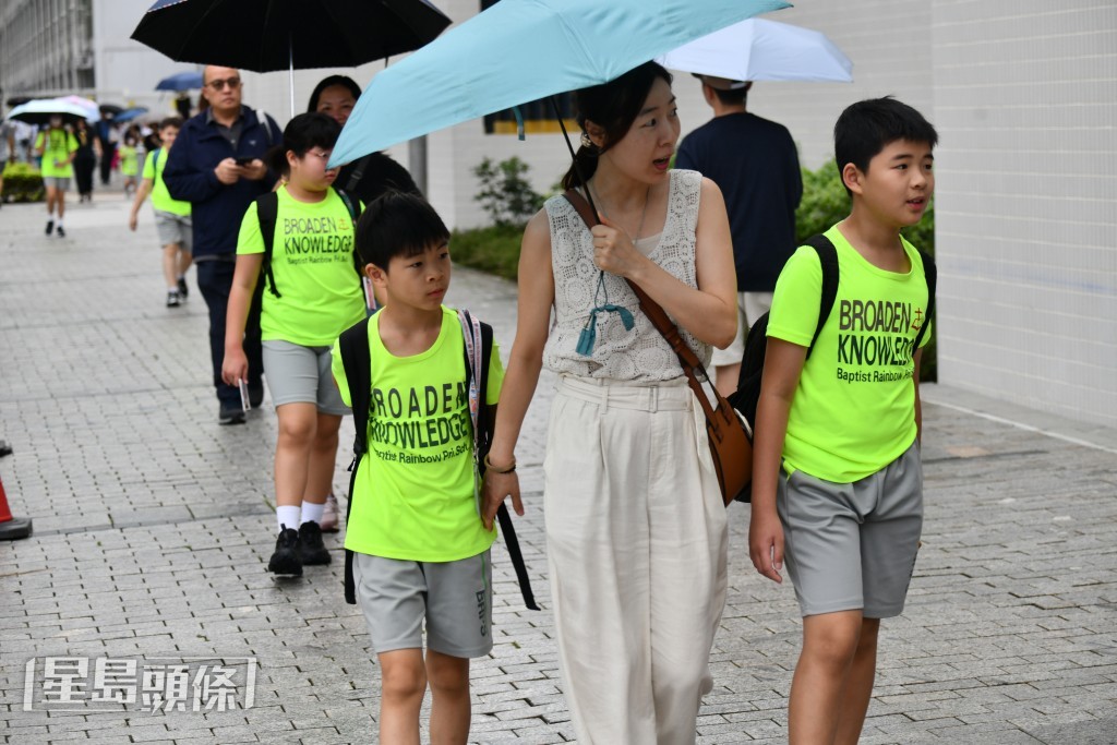 保安局轄下的緊急事故監察及支援中心(EMSC)即時監察全港道路狀況及市面秩序,全力為學生安全返校保駕護航。盧江球攝 保安局轄下的緊急事故監察及支援中心(EMSC)即時監察全港道路狀況及市面秩序,全力為學生安全返校保駕護航。盧江球攝