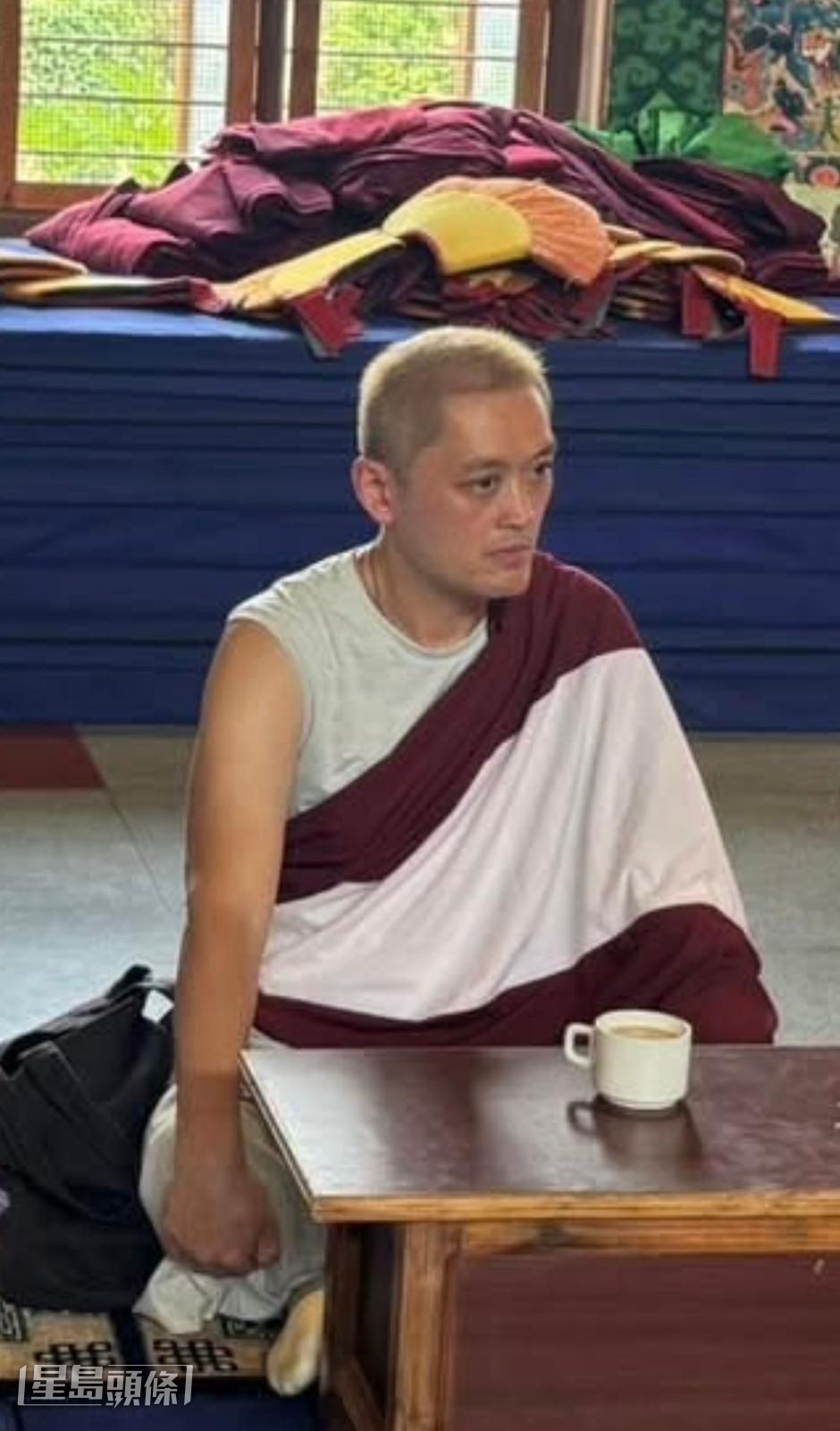 《星島頭條》6月初獲獨家消息,李泳漢被捕捉到去印度拜佛,他全程目光呆滯。 《星島頭條》6月初獲獨家消息,李泳漢被捕捉到去印度拜佛,他全程目光呆滯。