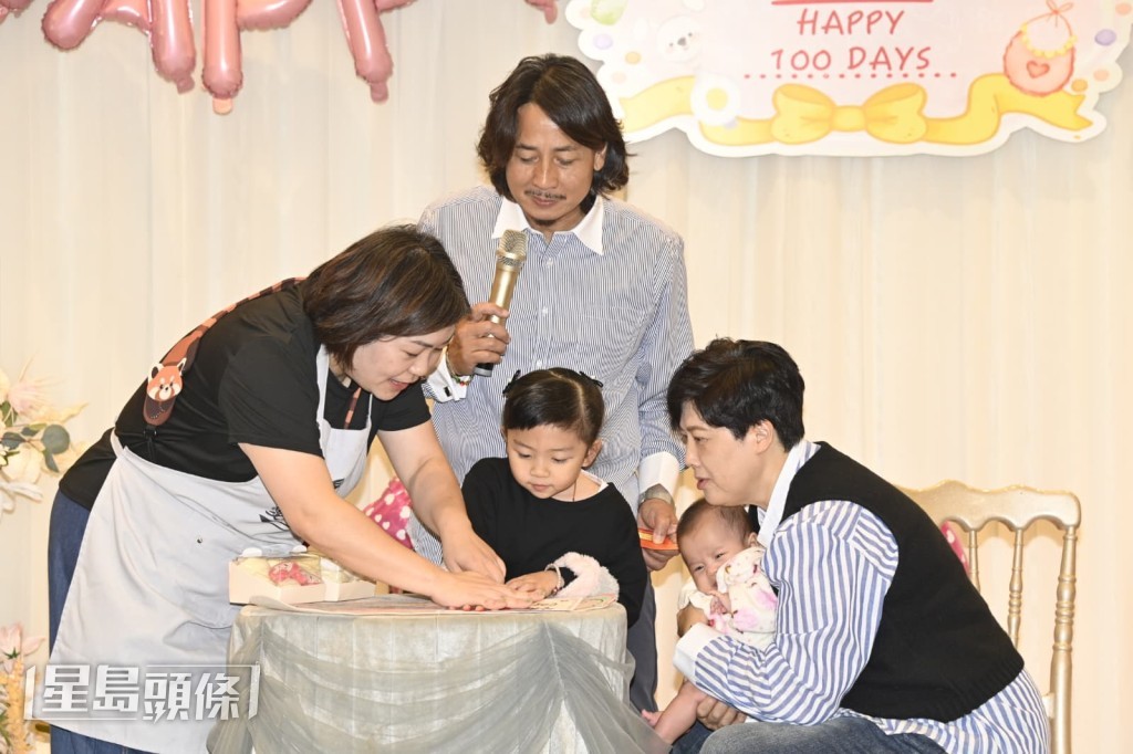 「小黃妃」是否也有幫手照顧細妹？澤鋒表示有幫手湊。