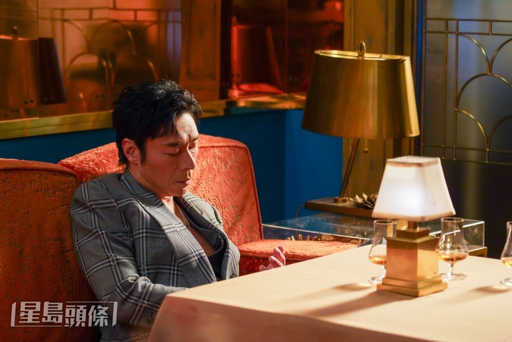 Jan以醇酒形容他們的友誼和情懷。 Jan以醇酒形容他們的友誼和情懷。
