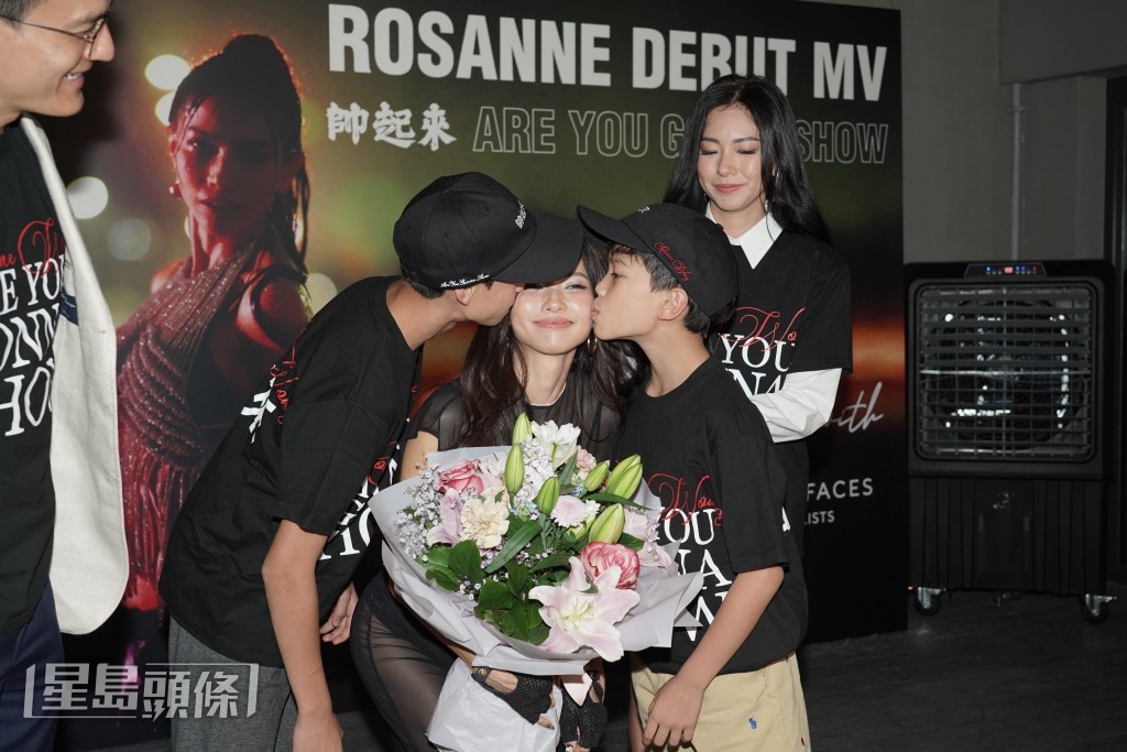 Rosanne說新歌原本是慢歌，但兩個仔聽完覺得悶，後來改成快歌。