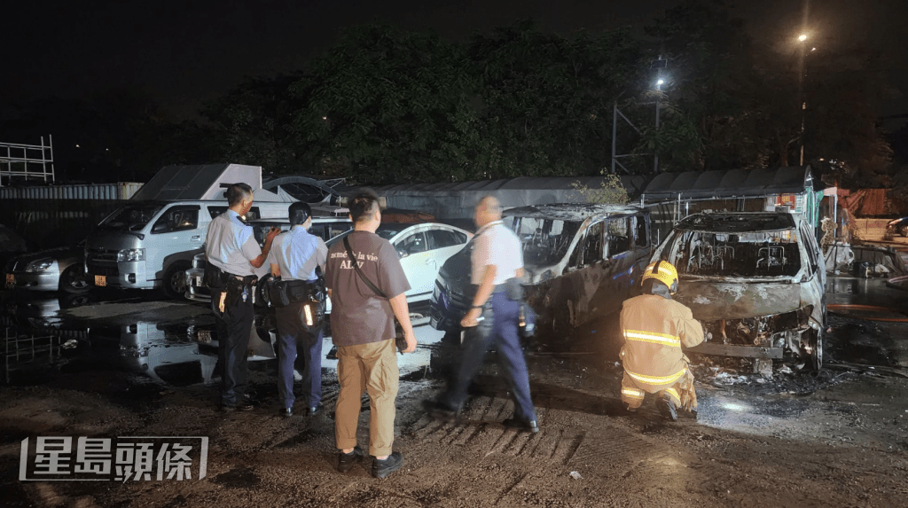 元朗兩車疑遭縱火焚毀 旁邊兩車被波及 警翻查天眼追緝歹徒。黎志偉攝