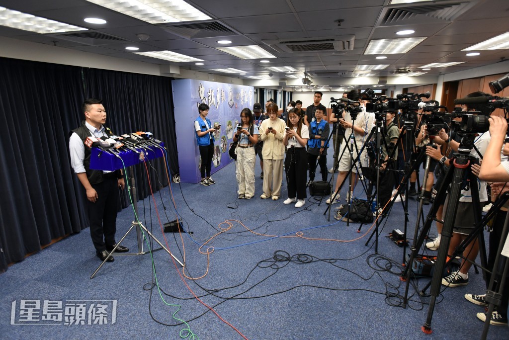 西九龍總區刑事部（行動）警司賈錦琳交代案情。黃文威攝