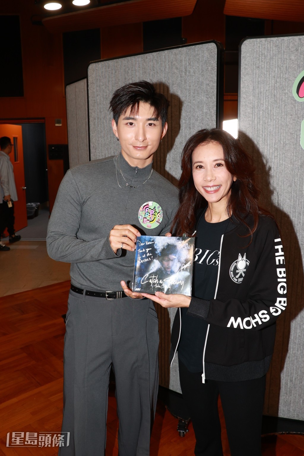 莫文蔚、張馳豪到港台參與節目直播。 莫文蔚、張馳豪到港台參與節目直播。