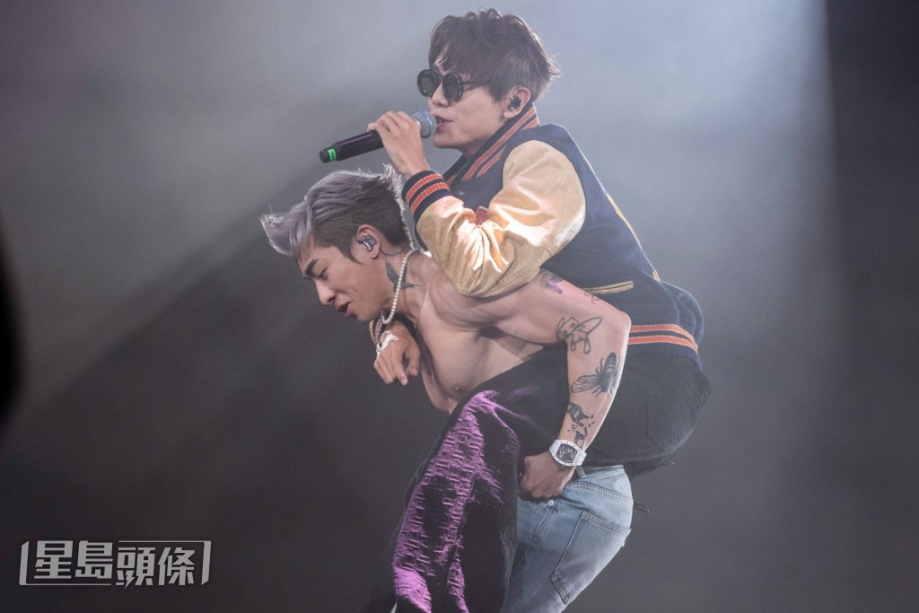 談到林家謙早前公開表示寫歌做結婚賀禮，Tyson淡淡然說追問進度時對方沒有回覆。